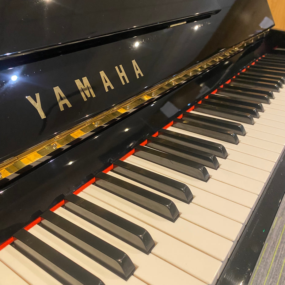 IK-2ND9940 - Pre-owned Yamaha C110A upright piano in polished ebony Default title