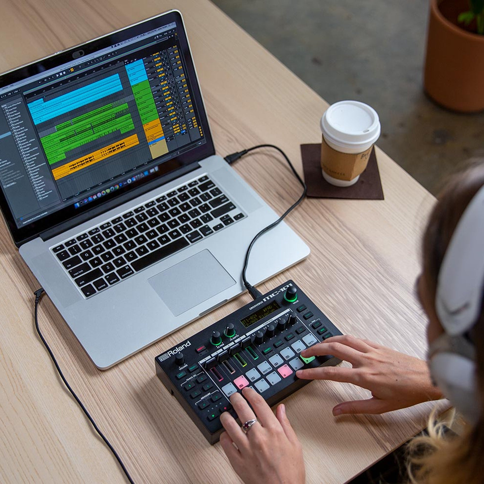 MC-101 - Roland MC-101 Groovebox A1