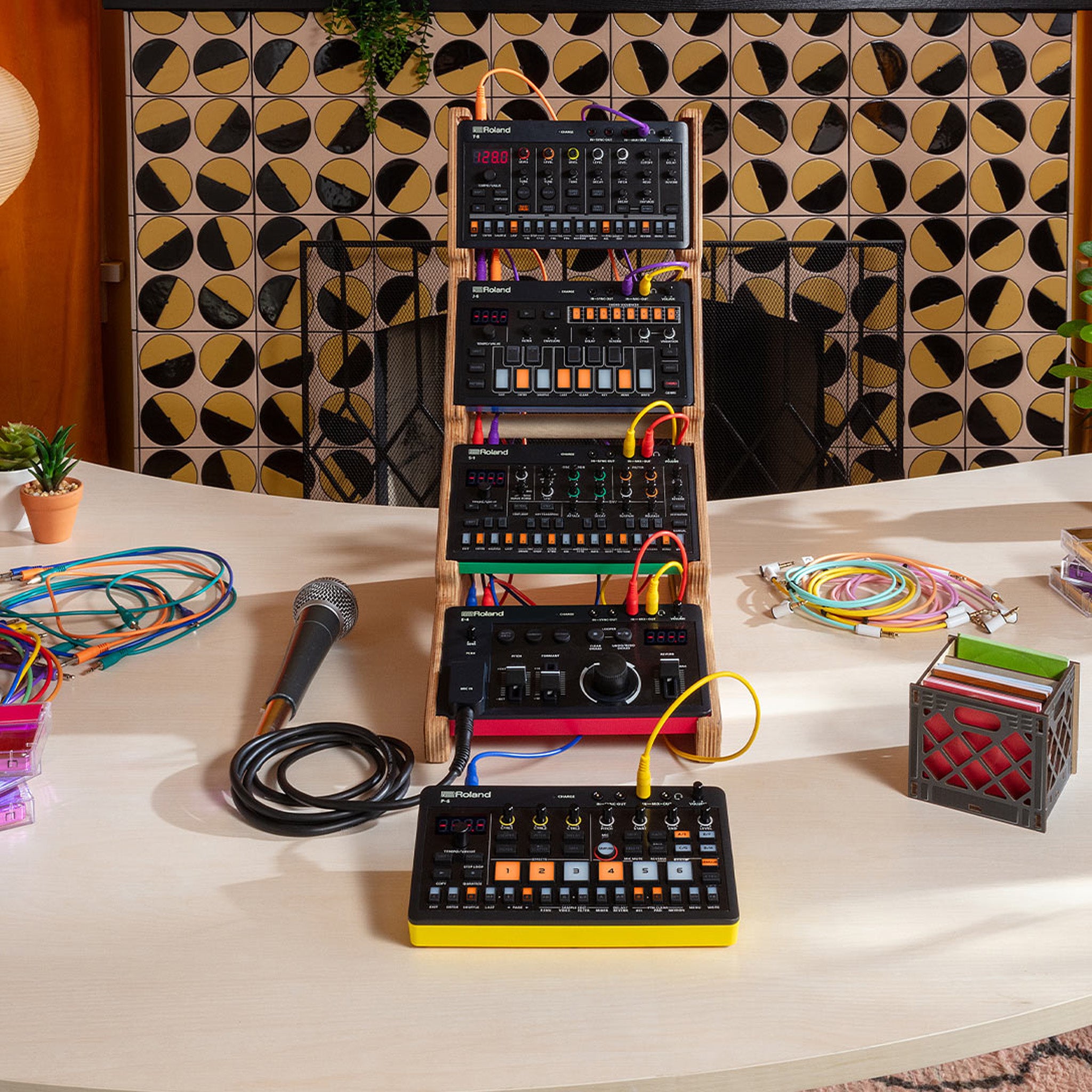 Roland Aira Compact P-6 Creative Sampler | Chamberlain Music