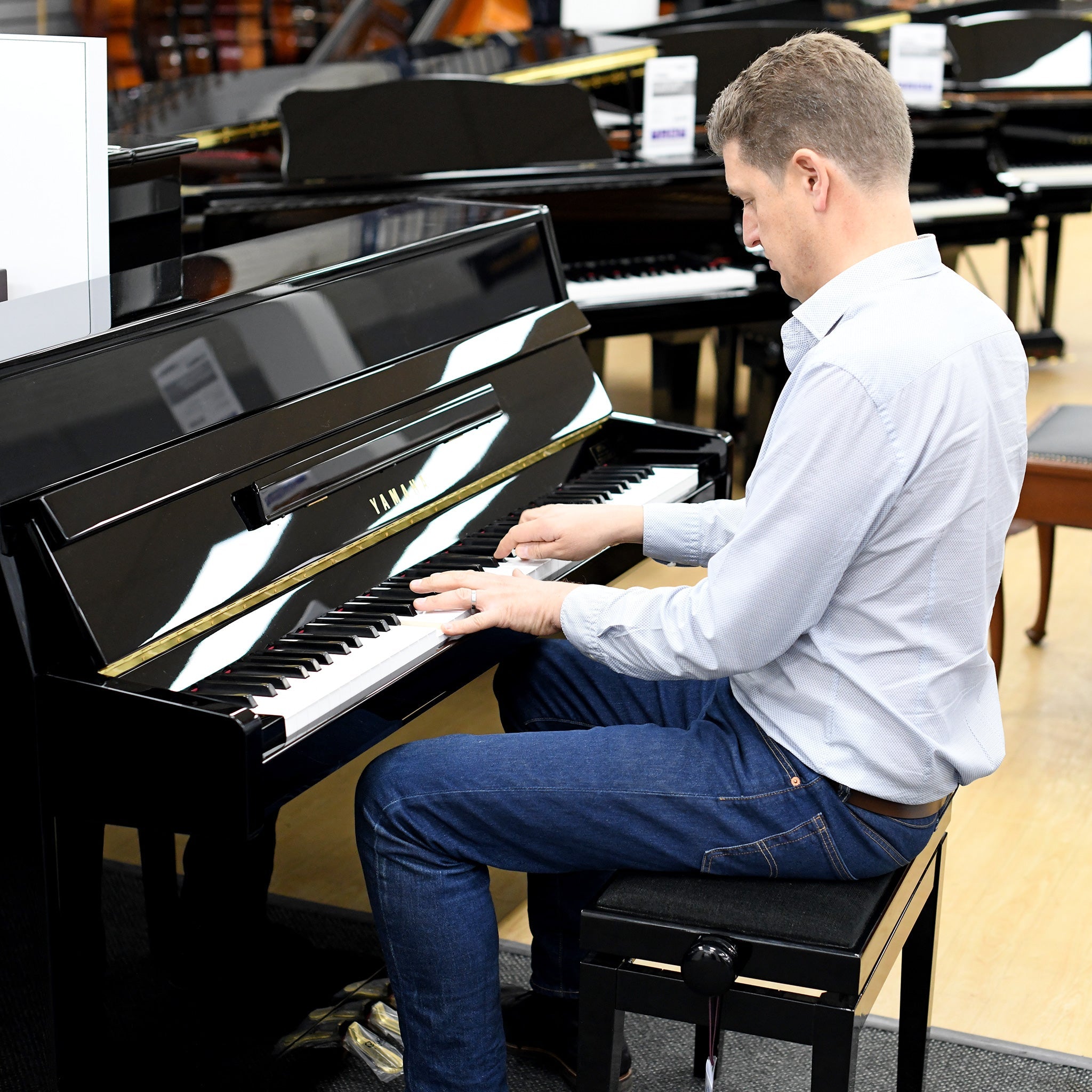 B1-PE,B1-PW,B1-PWH,B1-PEC,B1-PM - Yamaha b1 upright piano Polished Ebony / A1