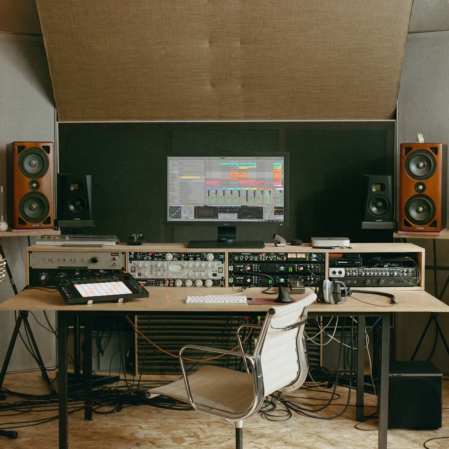 ABL89158 - Ableton Live 12 Suite education multiseat licence A1