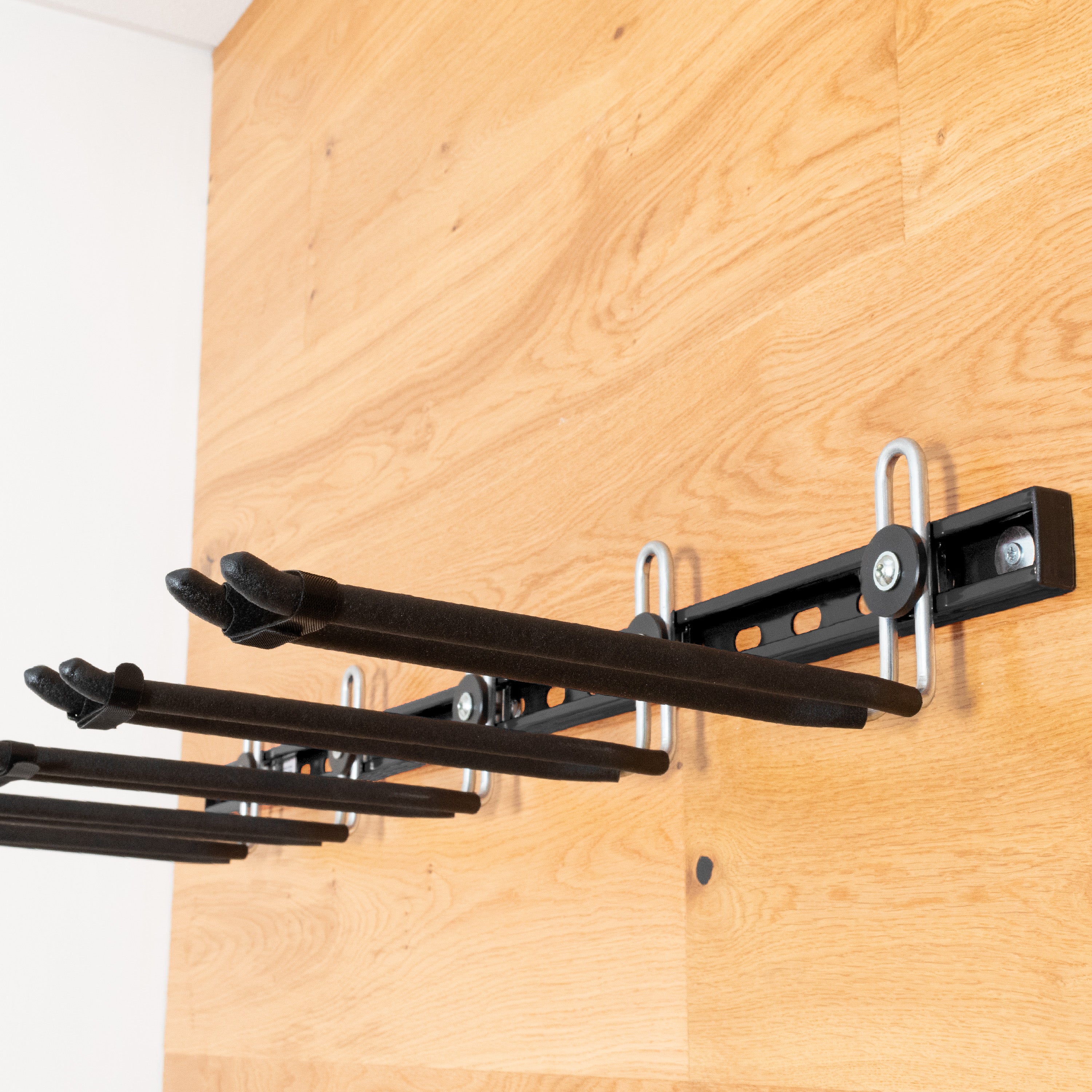 UKU-25-BK - Ukulele wall hanger for up to 25 ukuleles Black / A1